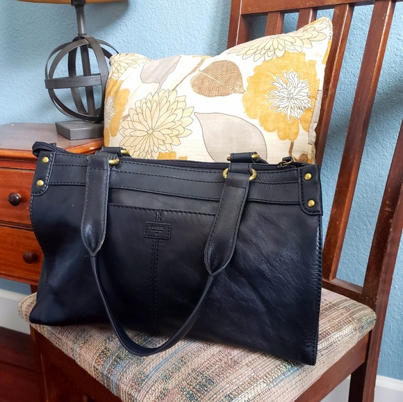 Fossil Handbags - 🏷30% OFF BUNDLES!! Fossil Tote